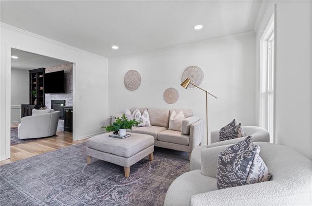 646 NE Saint Andrews Court, Lee's Summit, MO 64064