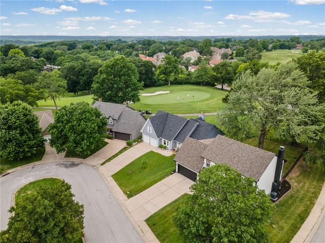 646 NE Saint Andrews Court, Lee's Summit, MO 64064