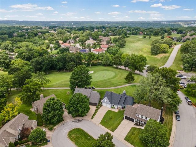 646 NE Saint Andrews Court, Lee's Summit, MO 64064