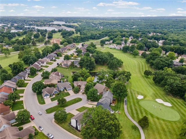 646 NE Saint Andrews Court, Lee's Summit, MO 64064