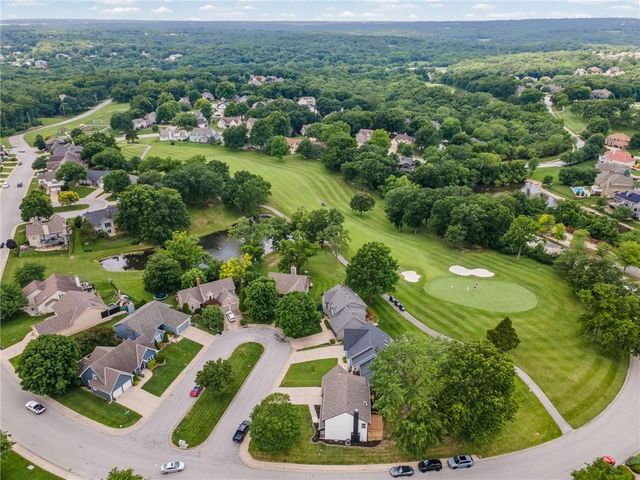 646 NE Saint Andrews Court, Lee's Summit, MO 64064