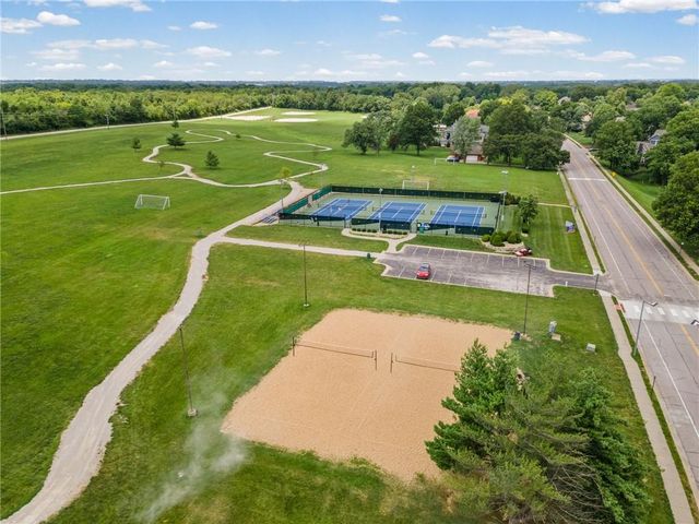 646 NE Saint Andrews Court, Lee's Summit, MO 64064