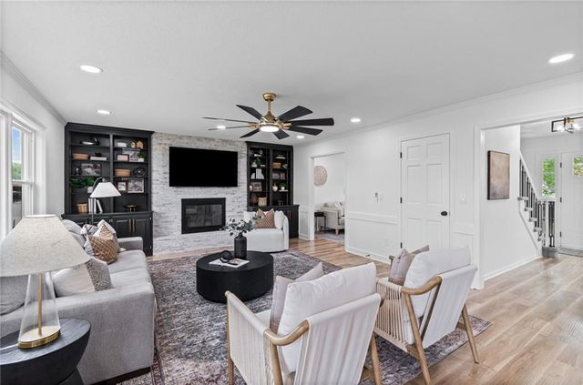 646 NE Saint Andrews Court, Lee's Summit, MO 64064