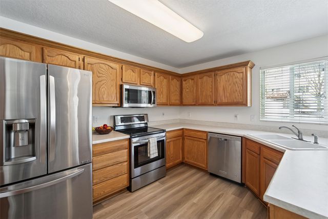 15427 Winston Avenue, Urbandale, IA 50323