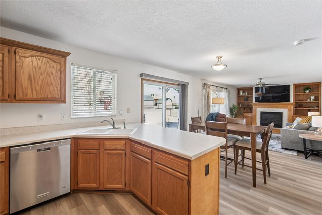 15427 Winston Avenue, Urbandale, IA 50323