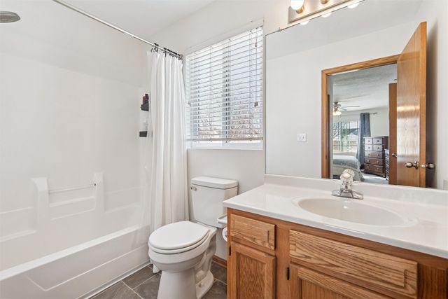 15427 Winston Avenue, Urbandale, IA 50323