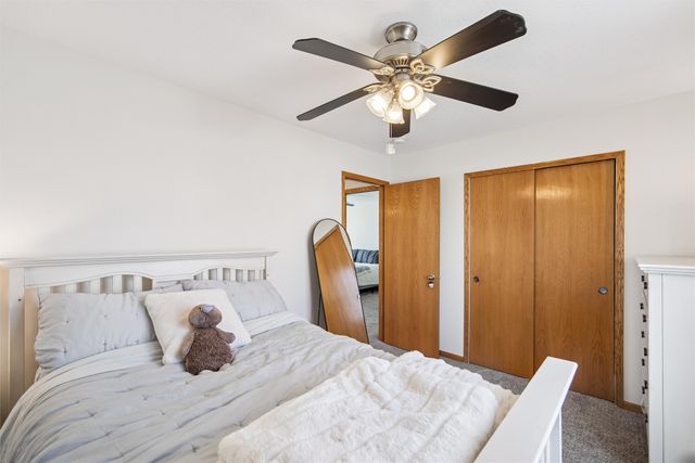 15427 Winston Avenue, Urbandale, IA 50323