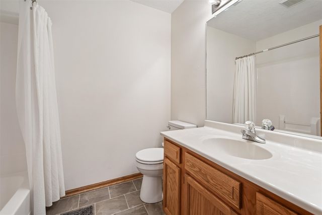 15427 Winston Avenue, Urbandale, IA 50323