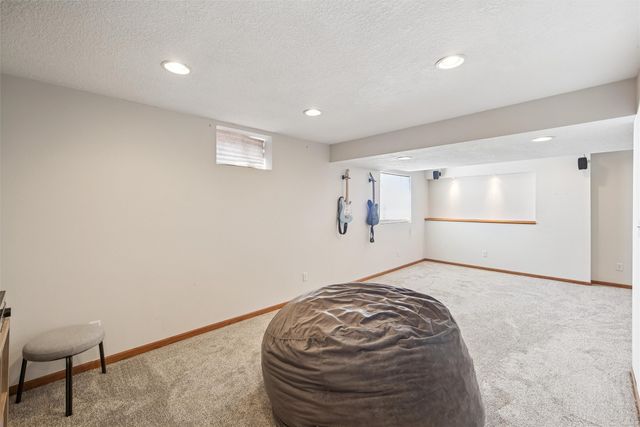 15427 Winston Avenue, Urbandale, IA 50323