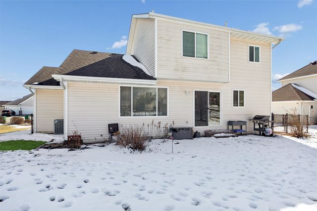 15427 Winston Avenue, Urbandale, IA 50323