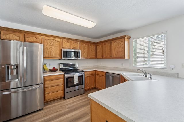 15427 Winston Avenue, Urbandale, IA 50323