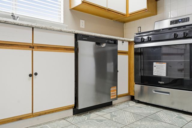 1371 Pepperwood Street, Tulare, CA 93274