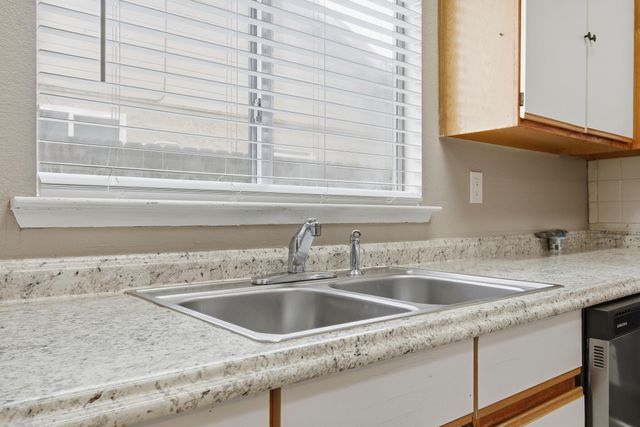 1371 Pepperwood Street, Tulare, CA 93274