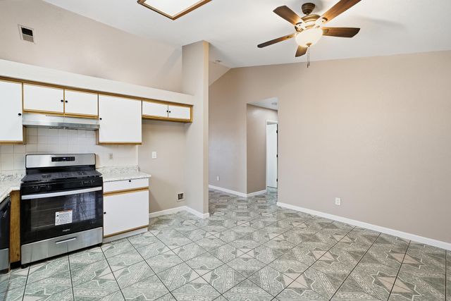 1371 Pepperwood Street, Tulare, CA 93274