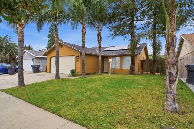 1371 Pepperwood Street, Tulare, CA 93274