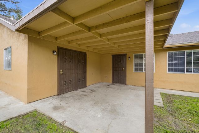 1371 Pepperwood Street, Tulare, CA 93274