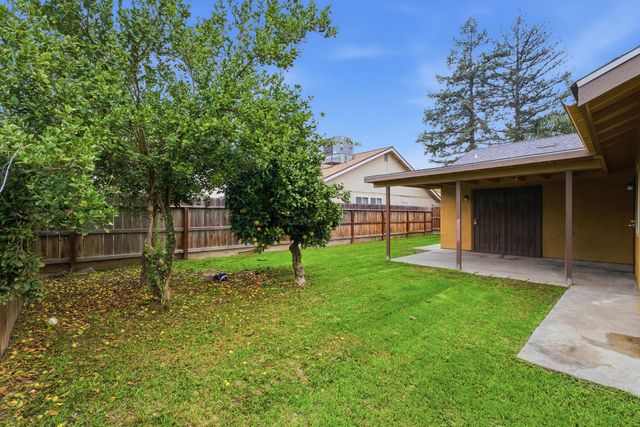 1371 Pepperwood Street, Tulare, CA 93274