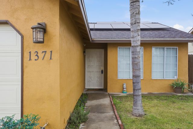 1371 Pepperwood Street, Tulare, CA 93274