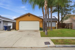 1371 Pepperwood Street, Tulare, CA 93274