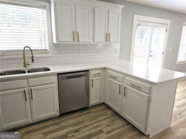 5018 Amber Way NW, Acworth, GA 30102
