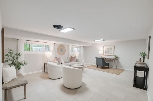 239 Kilpatrick Avenue, Wilmette, IL 60091