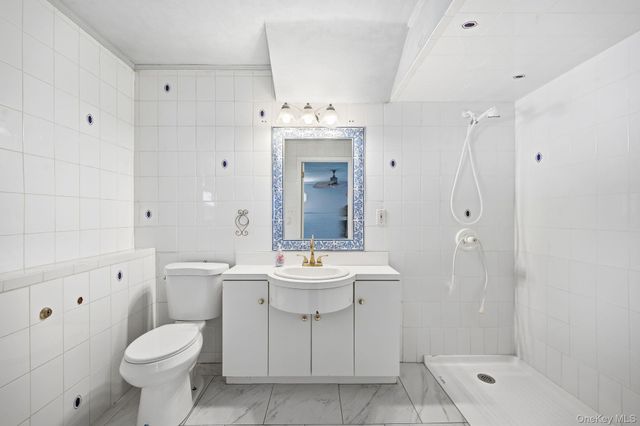 40 Pittsford Way, Nanuet, NY 10954