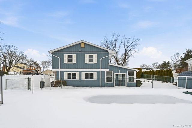 40 Pittsford Way, Nanuet, NY 10954