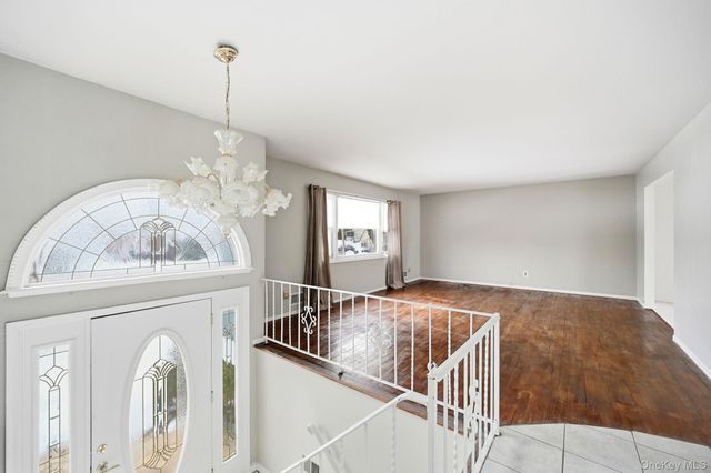 40 Pittsford Way, Nanuet, NY 10954