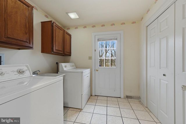 24 HAILEYS TRL, Newark, DE 19711