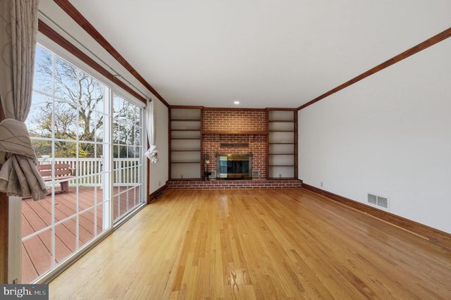 24 HAILEYS TRL, Newark, DE 19711