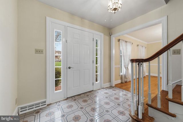 24 HAILEYS TRL, Newark, DE 19711