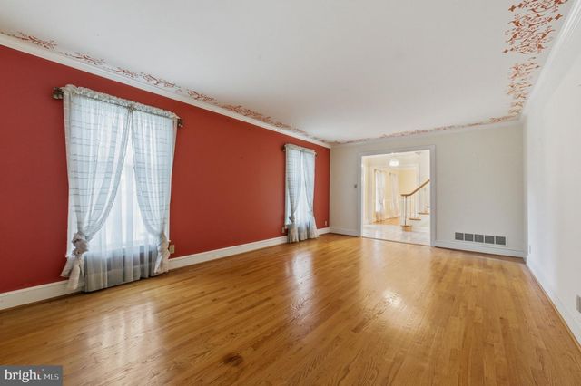 24 HAILEYS TRL, Newark, DE 19711