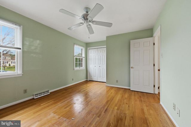 24 HAILEYS TRL, Newark, DE 19711