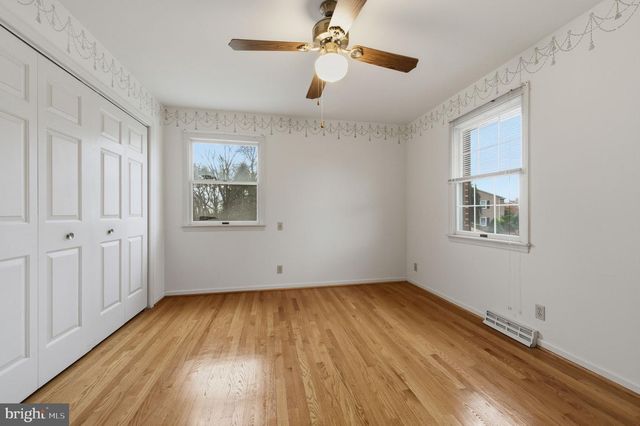 24 HAILEYS TRL, Newark, DE 19711