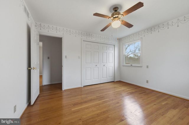 24 HAILEYS TRL, Newark, DE 19711