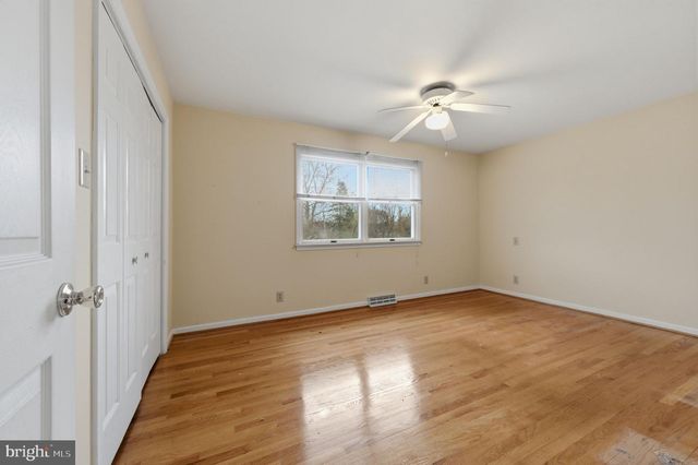 24 HAILEYS TRL, Newark, DE 19711