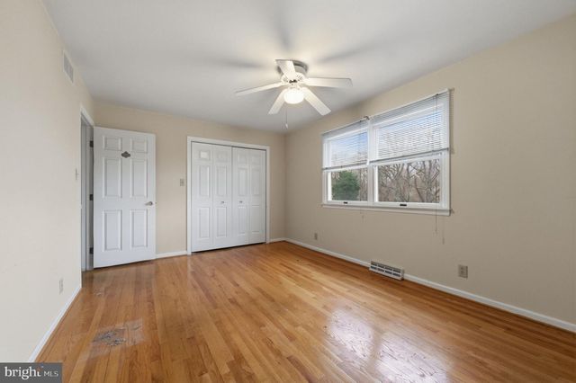 24 HAILEYS TRL, Newark, DE 19711