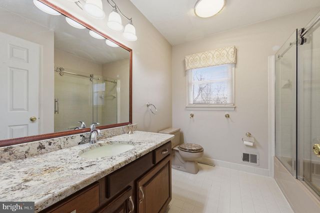 24 HAILEYS TRL, Newark, DE 19711