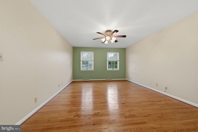 24 HAILEYS TRL, Newark, DE 19711