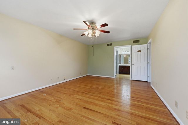 24 HAILEYS TRL, Newark, DE 19711