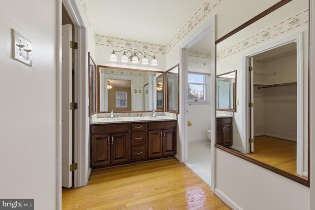 24 HAILEYS TRL, Newark, DE 19711