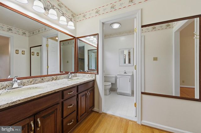 24 HAILEYS TRL, Newark, DE 19711