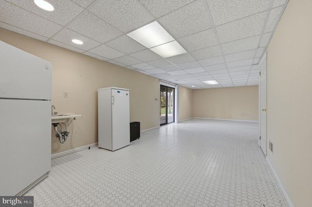 24 HAILEYS TRL, Newark, DE 19711