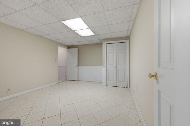 24 HAILEYS TRL, Newark, DE 19711