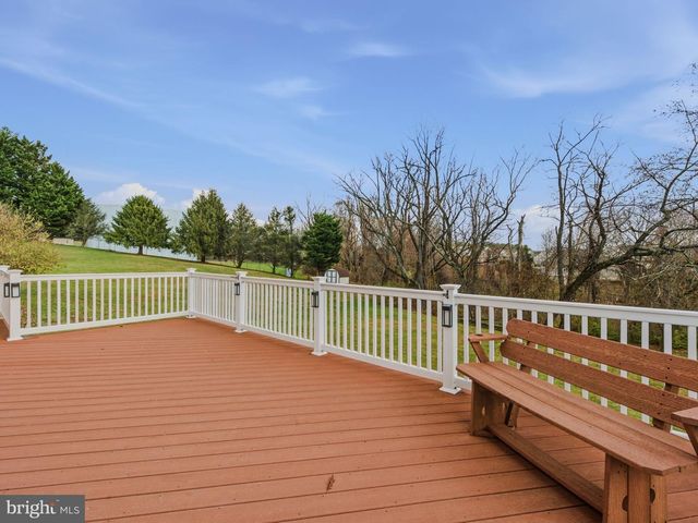 24 HAILEYS TRL, Newark, DE 19711