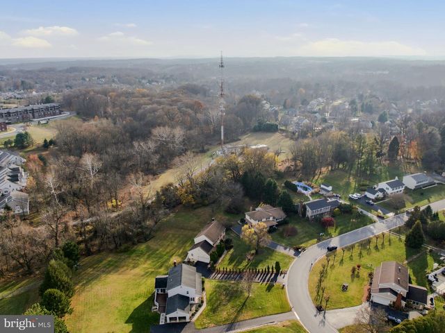 24 HAILEYS TRL, Newark, DE 19711