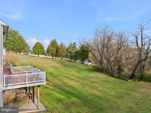 24 HAILEYS TRL, Newark, DE 19711