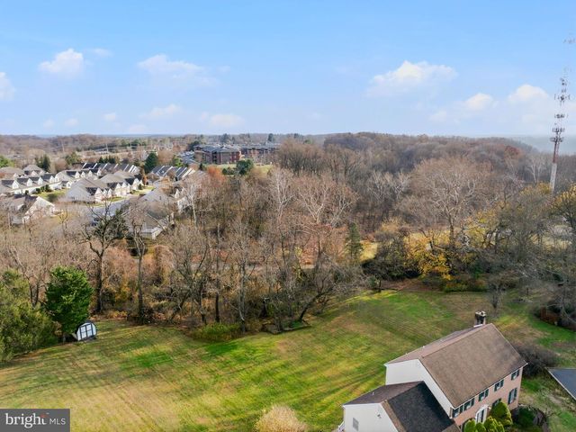 24 HAILEYS TRL, Newark, DE 19711