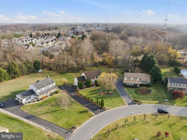 24 HAILEYS TRL, Newark, DE 19711