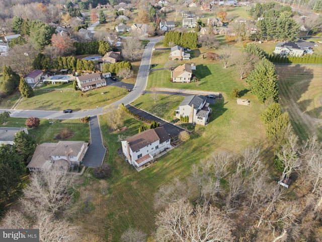 24 HAILEYS TRL, Newark, DE 19711